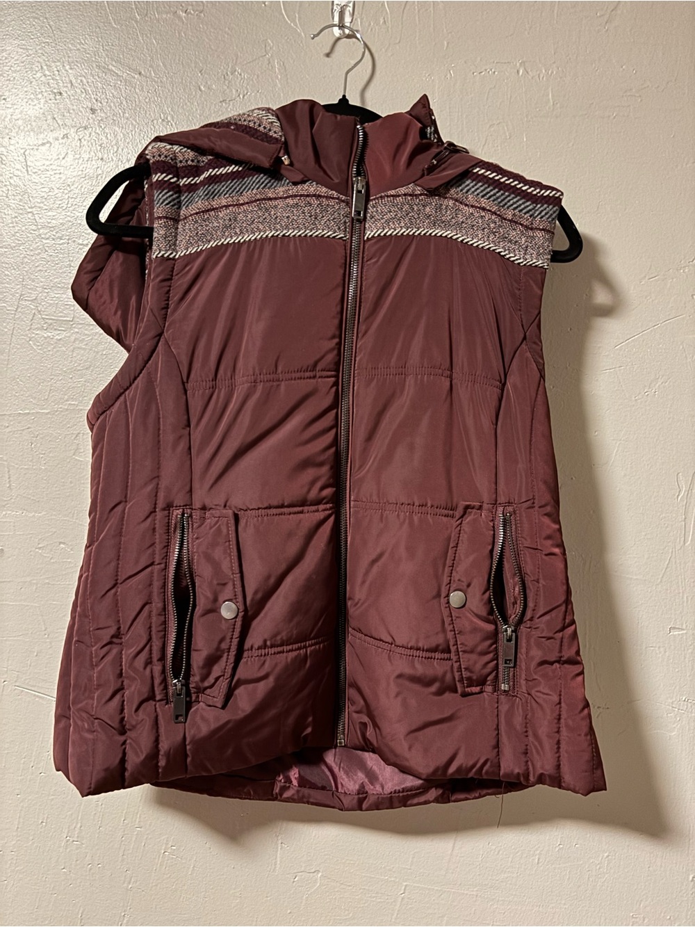 CoffeeShop Quilted Hooded Vest in Burgundy with Patterned Yoke